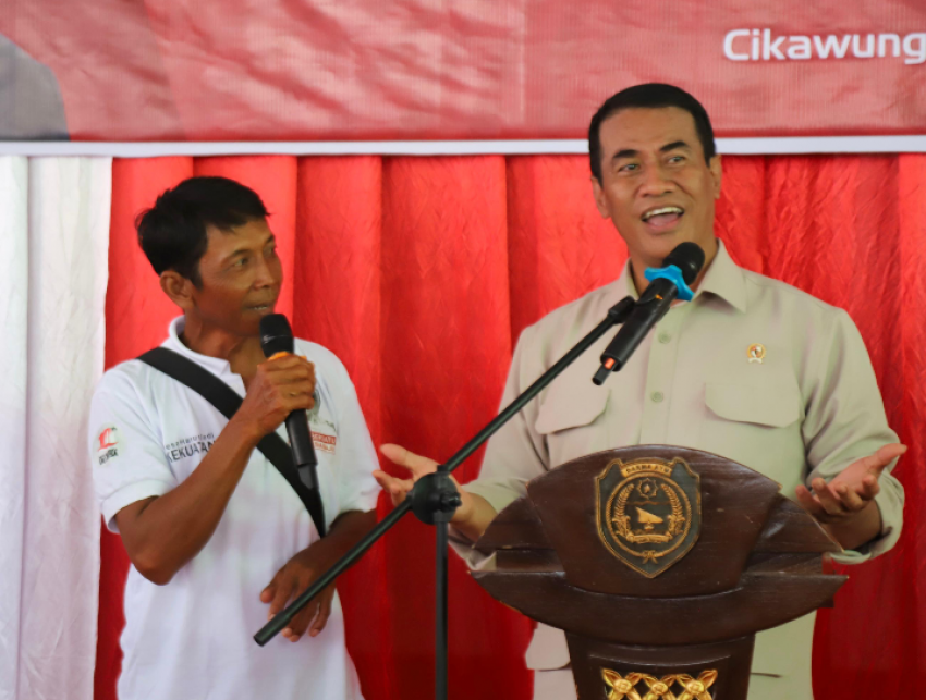 Dialog Dengan Petani dan 29 Kepala Desa, Mentan Amran Minta Permudah BBM Untuk Petani Indramayu